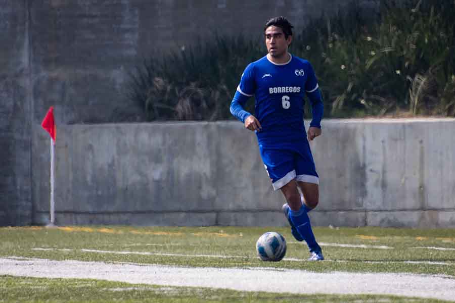 Jugador de Borregos Monterrey de fútbol soccer varonil. 