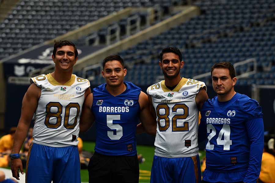 Arturo García, Iván Covarrubias, Marco García y Leonardo Guajardo, jugadores de Auténticos Tigres y Borregos Monterrey previo al clásico. 