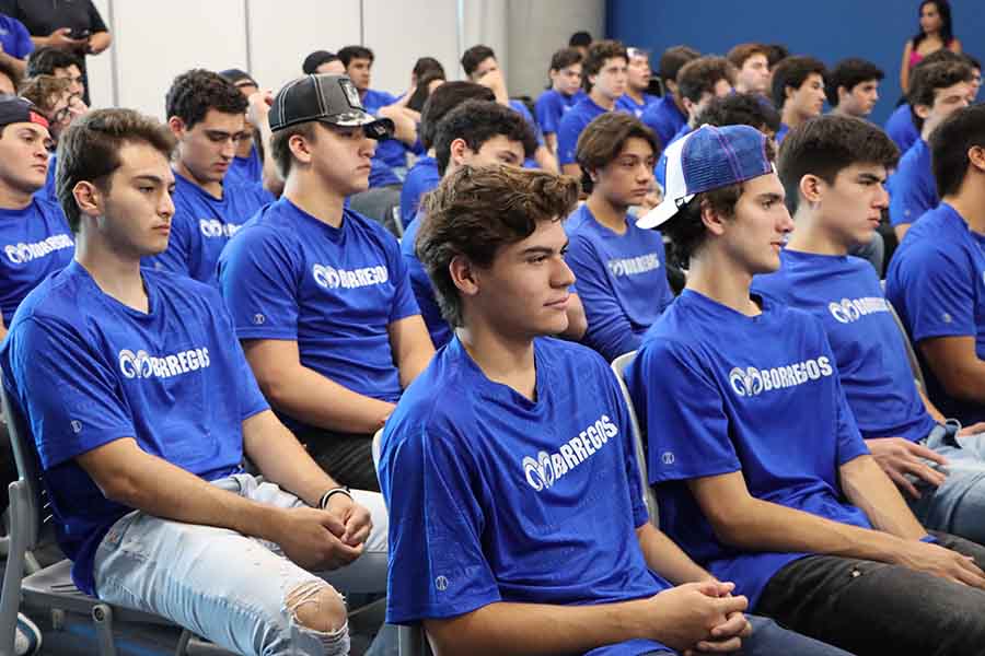 Jugadores de PrepaTec Monterrey que asistieron a la plática con exjugadores de Texanos.