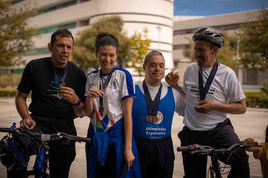 Atletas especiales ganadores de medalla en Olimpiadas Especiales 2022