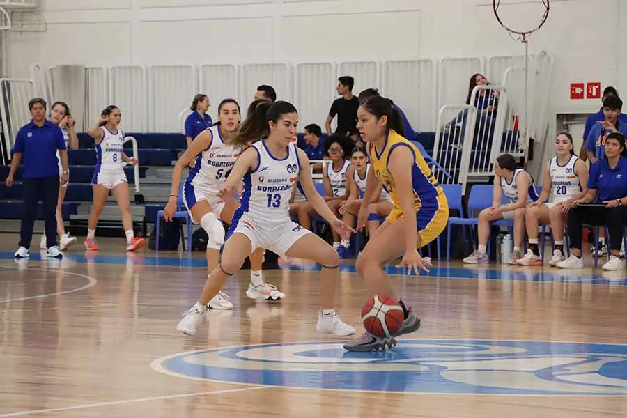 Karina Esquer, jugadora de Borregos Monterrey,, partido en el Wellness Center.