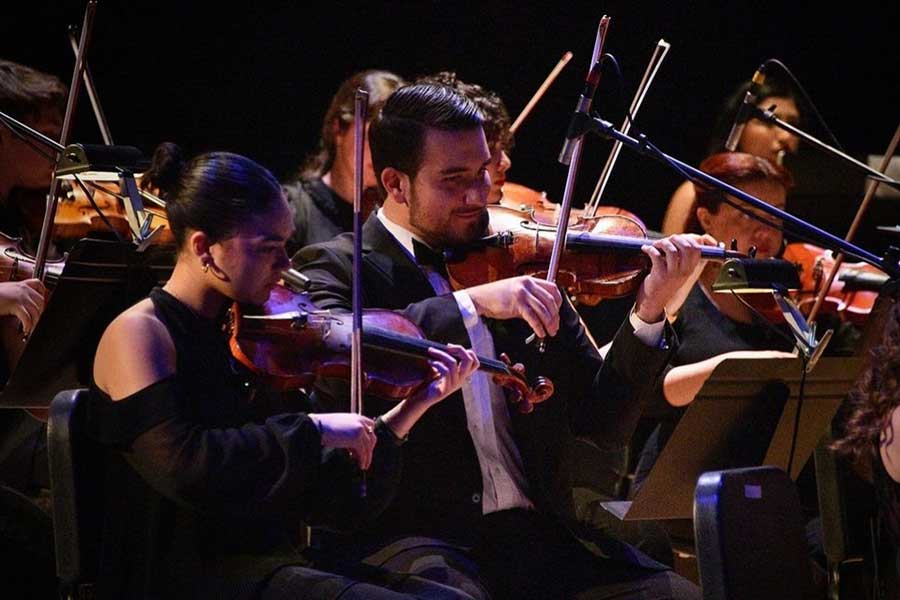 Karla Arias en la Orquesta Sinfónica del Tec.