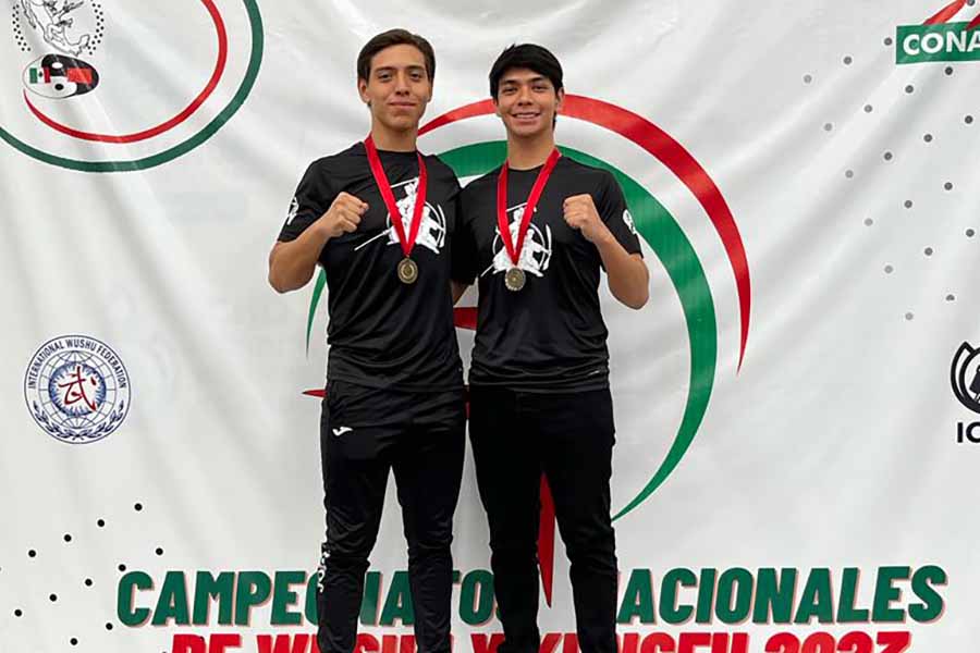 Alexis y Kevin Gallardo, quienes asistirán a campeonato mundial de wushu en Dallas, Texas.