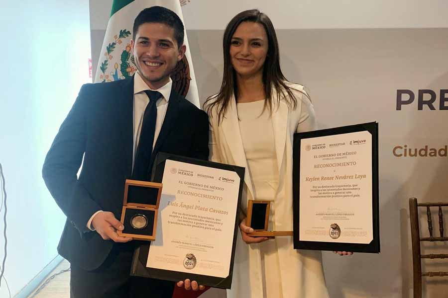 Keylen Nevárez (der.) y Luis Plata, ganadores en la categoría Ingenio Emprendedor.