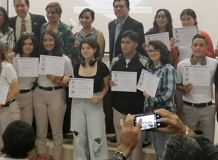 Estudiante de PrepaTec ganadora de olimpiada estatal 