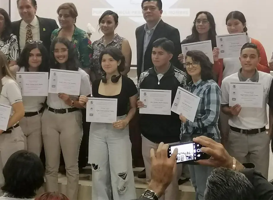 Estudiante de PrepaTec ganadora de olimpiada estatal