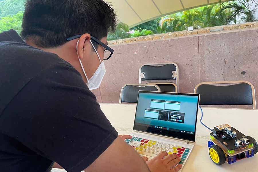 Laberinbot, primer robot autónomo desarrollado en campus Chiapas