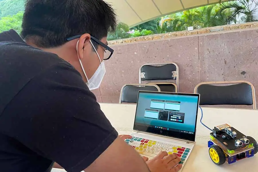 Laberinbot, primer robot autónomo desarrollado en campus Chiapas