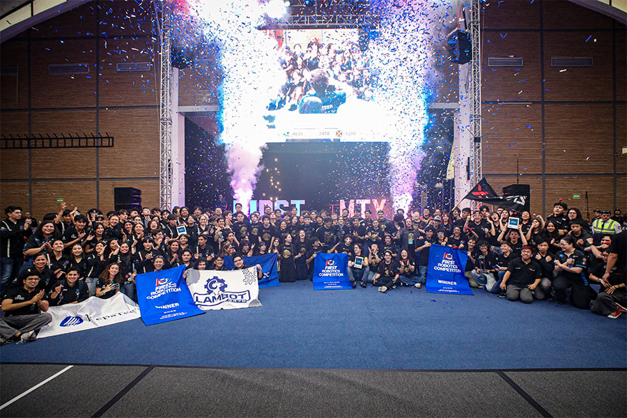 La alianza de 3 equipos de PrepaTec conformada por Botbusters, LamBot y XRAMS fue la ganadora del regional de FIRST Robotics Competition en Monterrey.