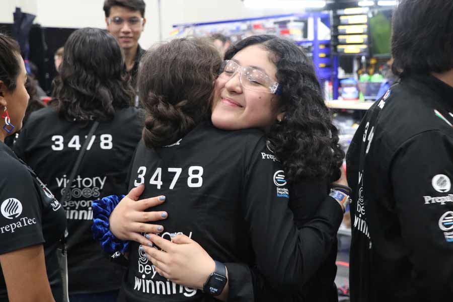 Los integrantes de Lambot lograron llegar a la semifinal de la competencia mundial.