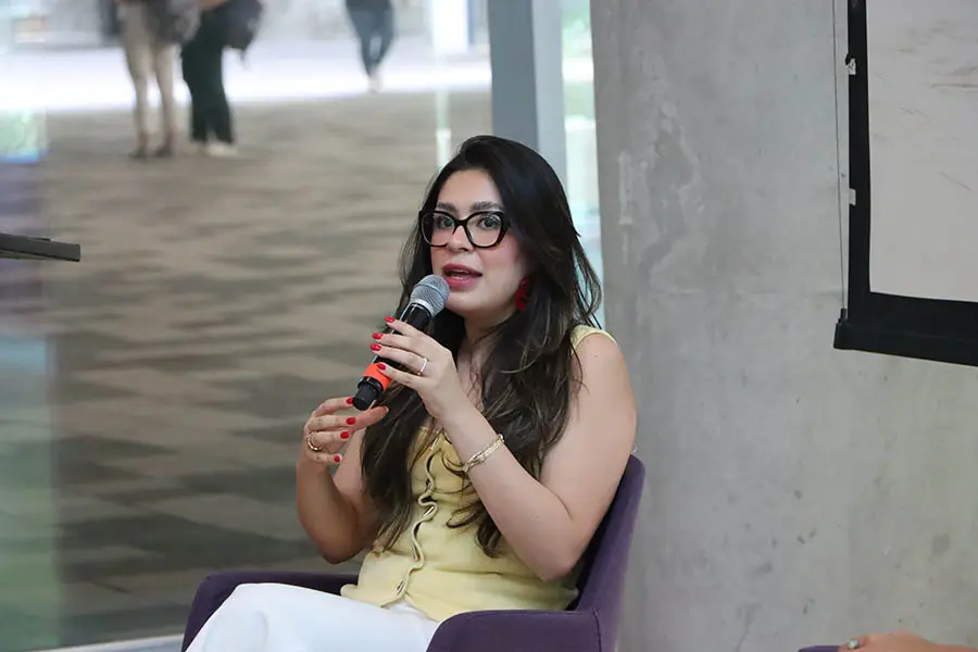 Laura Centeno, profesora del campus Monterrey, en conferencia sobre la Economía de los cuidados.