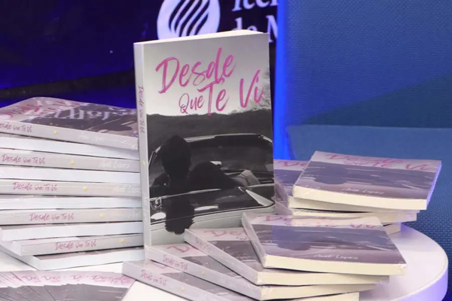 Libro "Desde que te vi" de Axel López, alumno PrepaTec