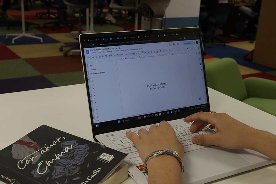 Libro Valeria Grijalva, alumna de Tec Guadalajara, publicó un libro, novela de misterio.