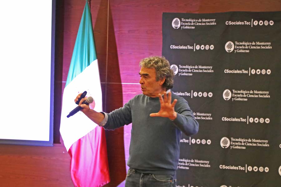 Liderazgo social, con prop&oacute;sito, fue el tema de la ponencia del acad&eacute;mico y pol&iacute;tico Sergio Fajardo.