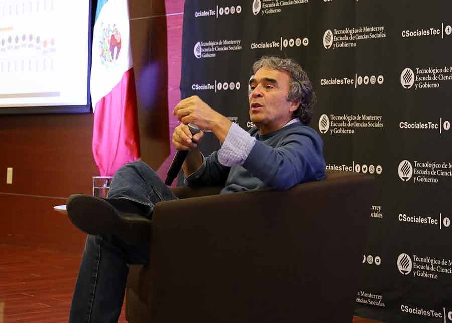 Liderazgo social, con prop&oacute;sito, fue el tema de la ponencia del acad&eacute;mico y pol&iacute;tico Sergio Fajardo.