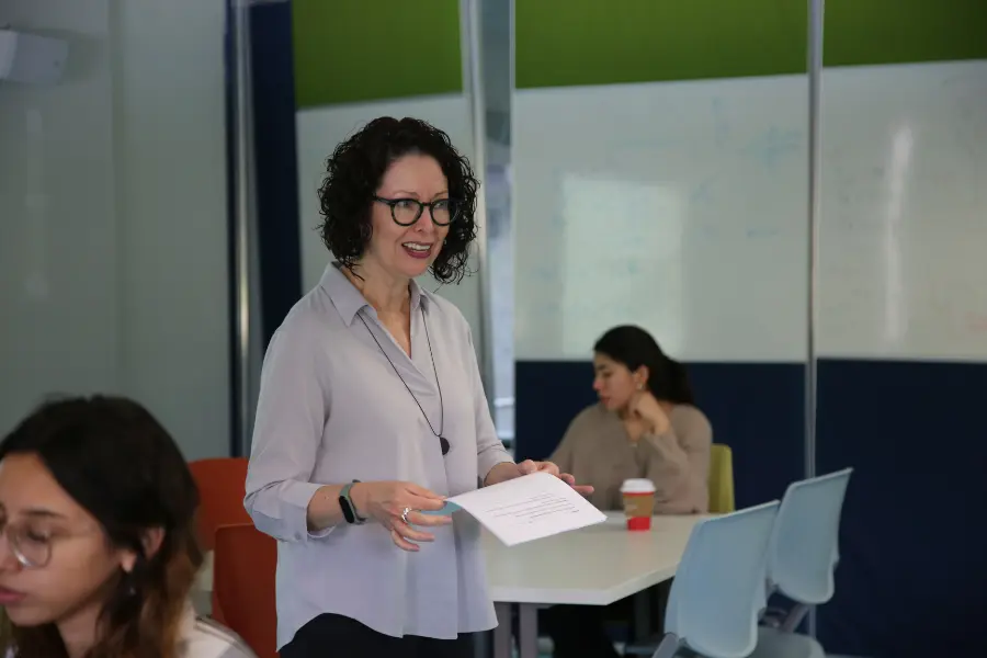Lilian Salazar, profesora de Arquitectura en el Tec CCM, recibe Premio Nacional de Profesora Inspiradora.