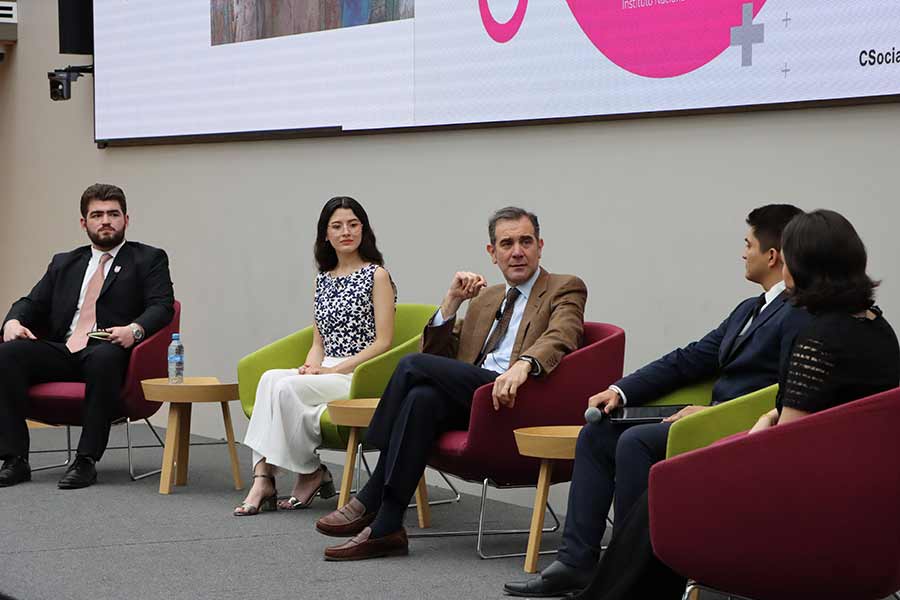 Lorenzo Córdova charló con estudiantes Tec acerca del papel del INE en la democracia de México