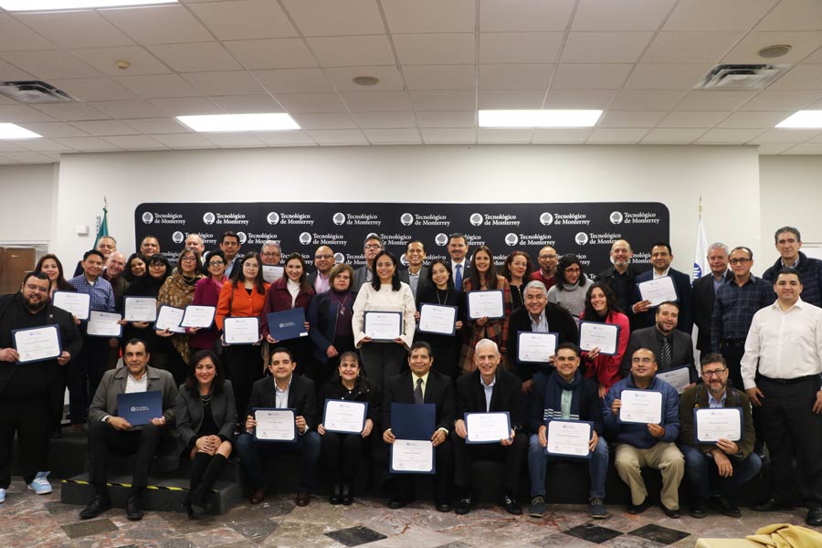 Profesores reconocidos durante la bienvenida al semestre, realizada el 9 y 10 de febrero.