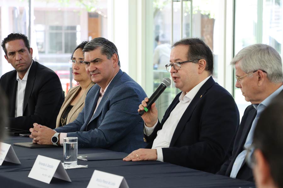 Los rectores del TEC y UNAM durante la presentación de avances.