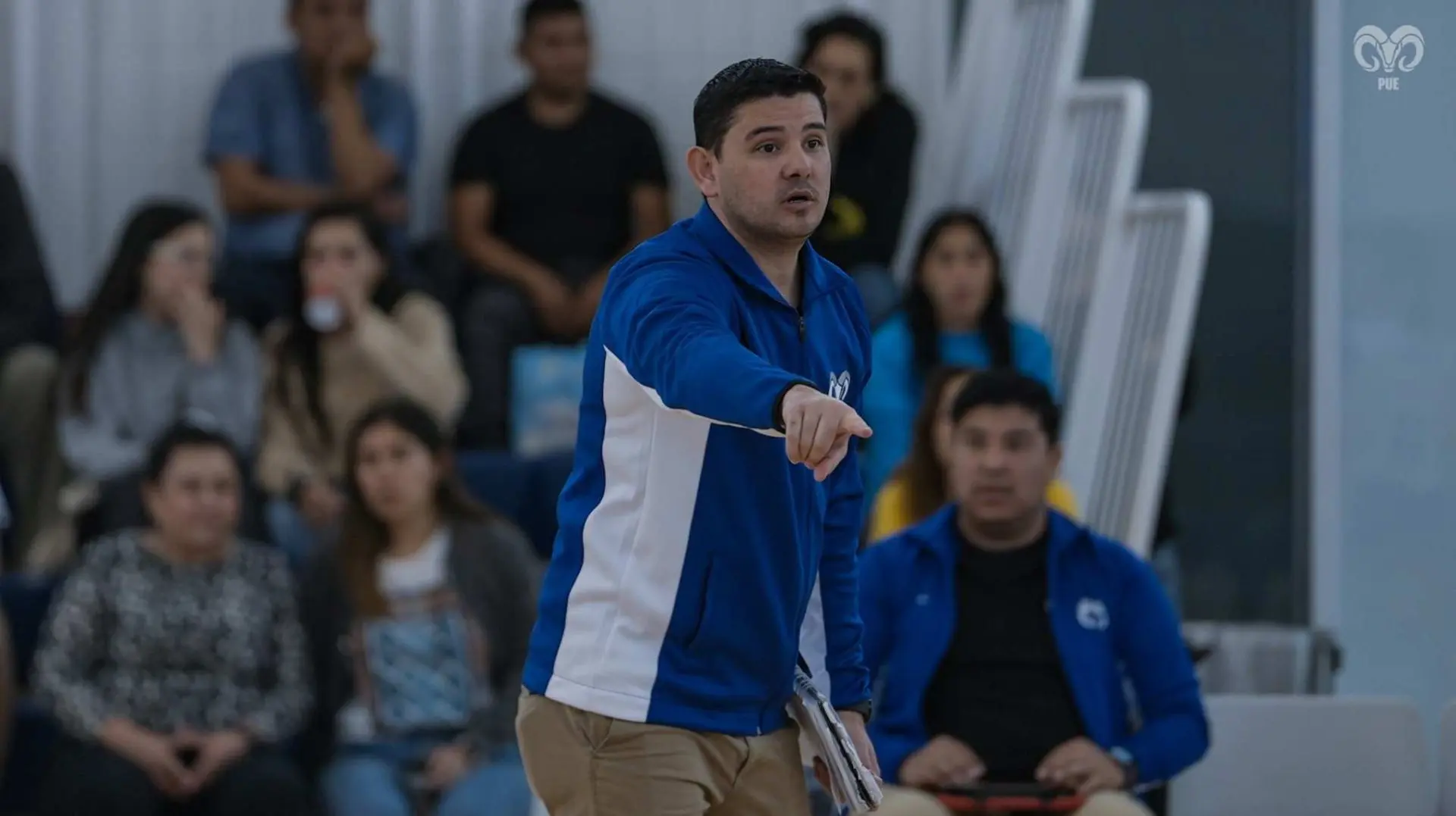 Luis Bañuelos, entrenador en jefe de Borregos Puebla Femenil de Voleibol