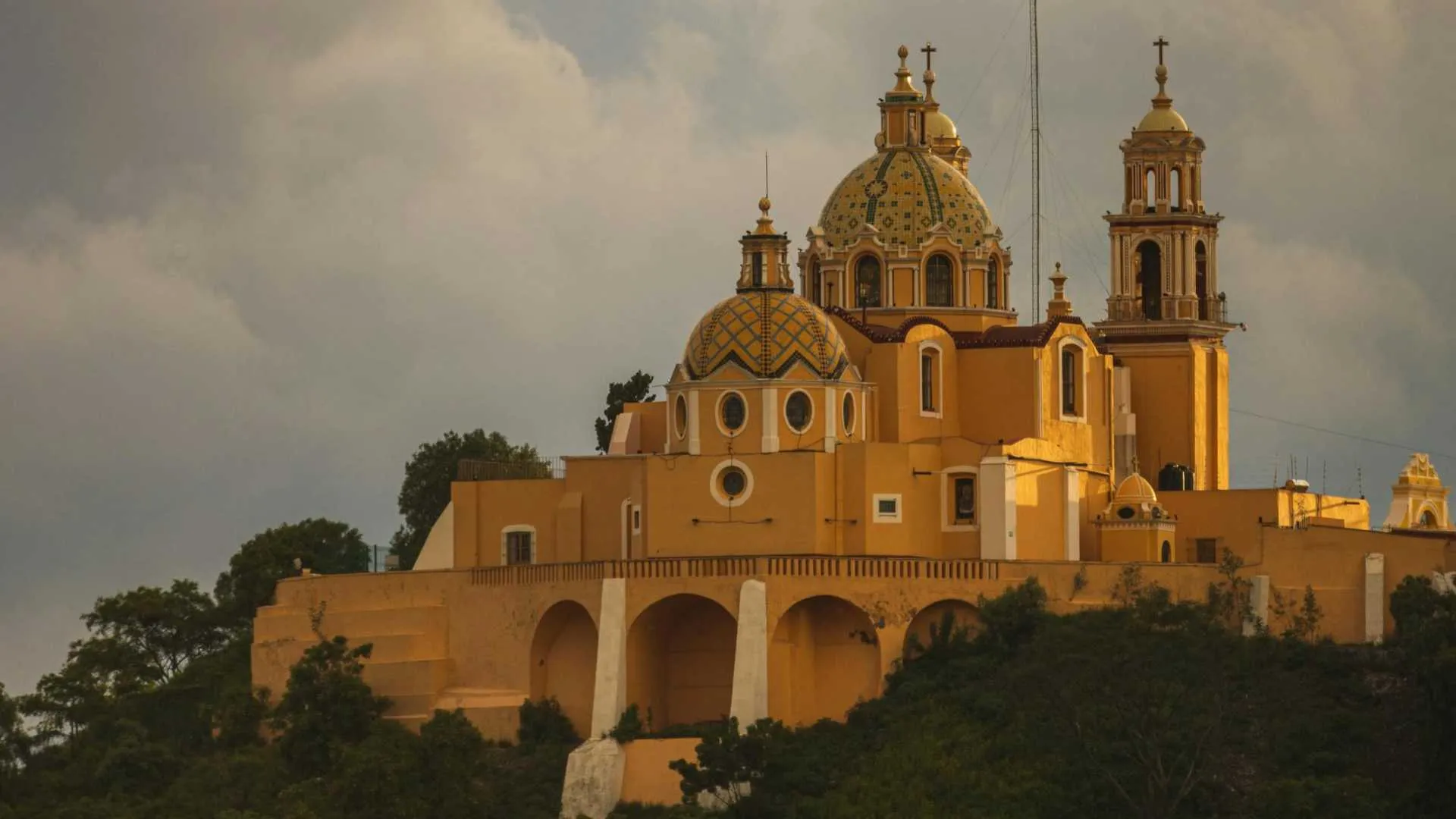 Profesora del Tec Puebla present&oacute; un estudio sobre IA y restauraci&oacute;n arquitect&oacute;nica