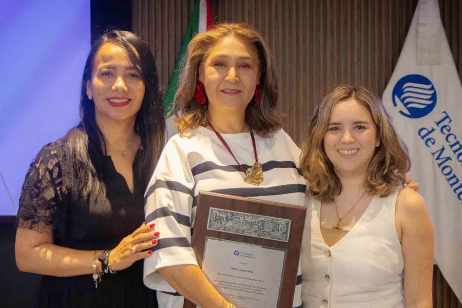 maestra tec premio profesor inspirador
