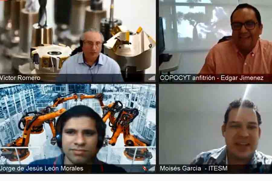 Maestro Victor en videoconferencia junto con tres profesores explicando sobre la industria 4.0