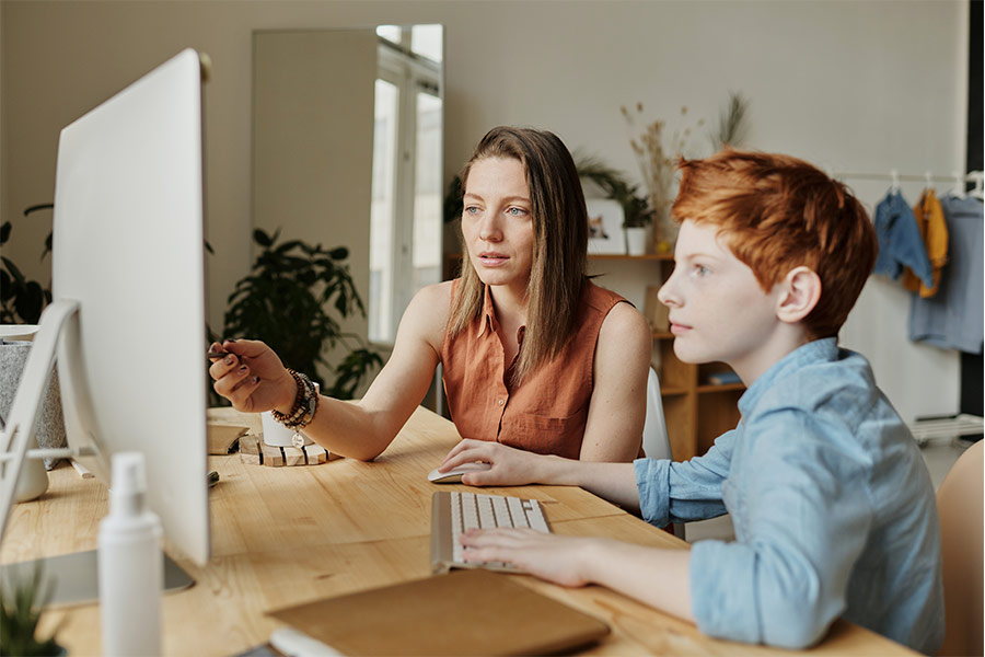 mama-hijo-tarea