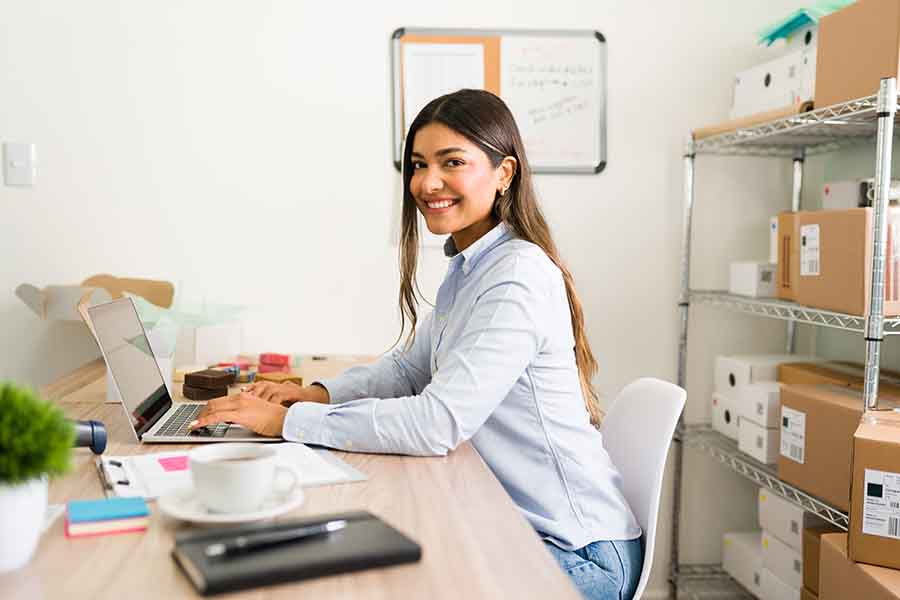 Persona en la computadora