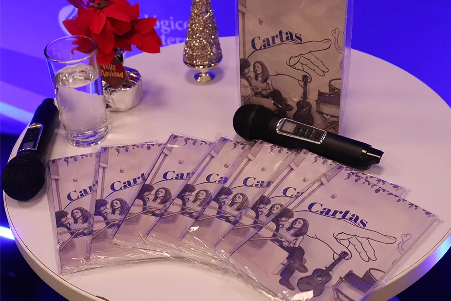 mariajulia-valenzuela-presentaci&oacute;n-libro-poemario-prepatec-ciudad-obregon