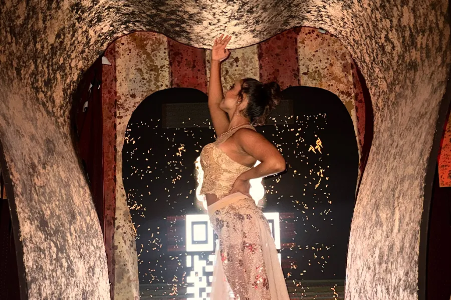 Mari&aacute;n Guzm&aacute;n durante una funci&oacute;n de El circo sin bestias, obra de la Compa&ntilde;&iacute;a de Teatro del Tec CCM dirigida por Clemente Vega.