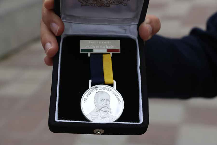 Medalla Gabino Barrera UNAM