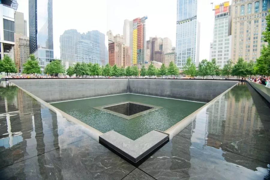 Donde estaban las torres gemelas se ha erigido un memorial para las víctimas de los ataques del 11 de septiembre.