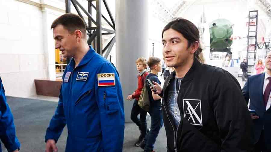 Carlos Olascoaga junto a un miembro ruso del programa aeroespacial