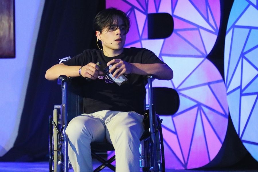 Crean adaptador que automatiza sillas de ruedas