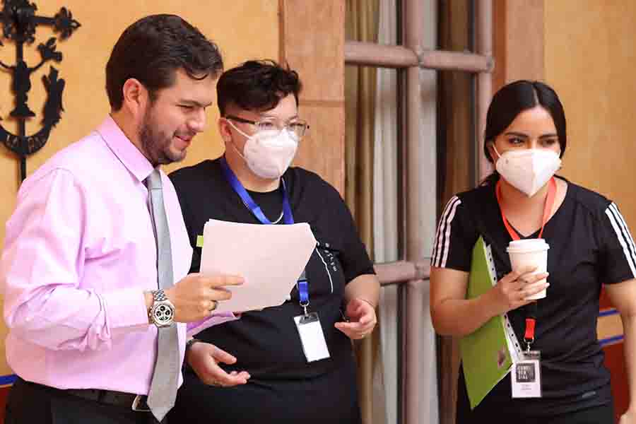 Estudiantes del Tec campus Querétaro culminan la producción de la miniserie “Confidencial” con un formato de carácter innovador.