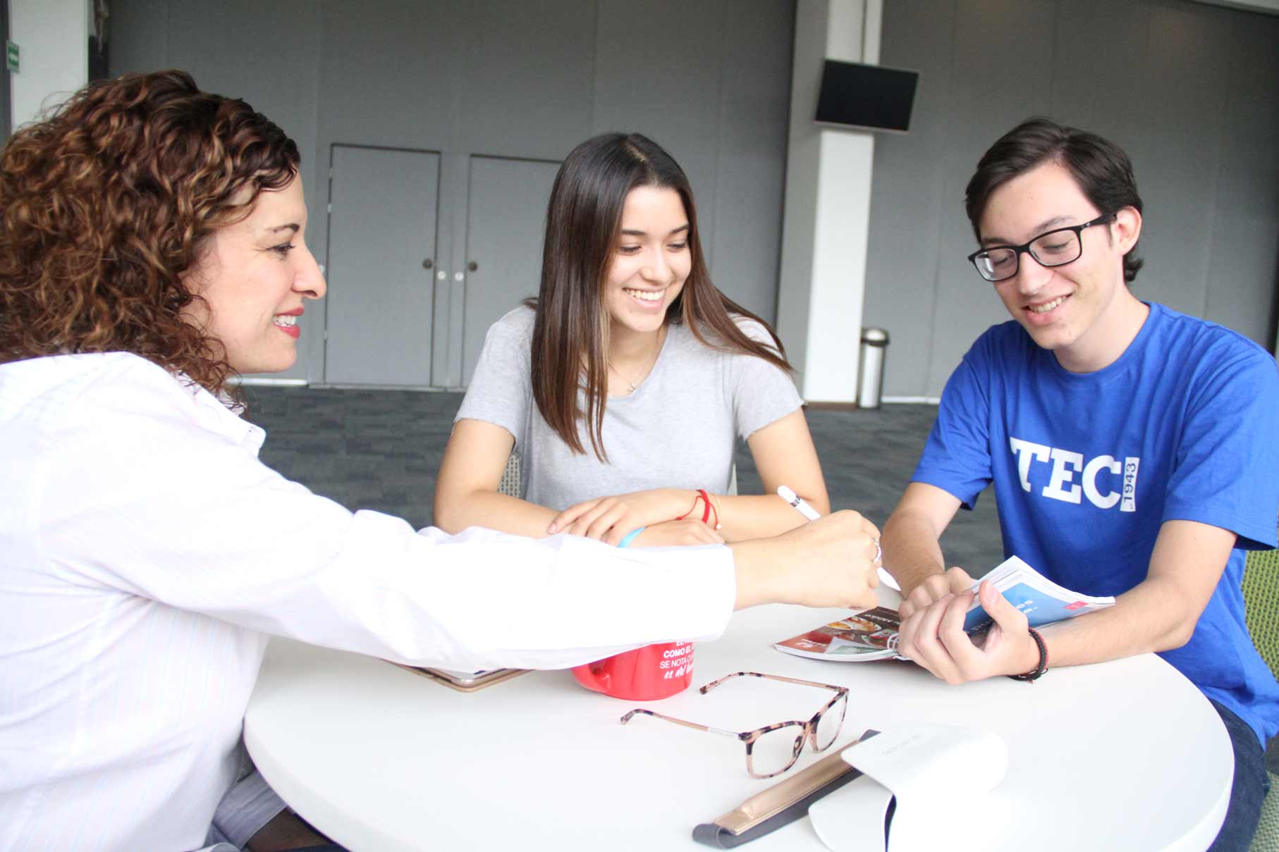 Los mentores de éxito estudiantil tienen una visión amplia de la vida del estudiante.