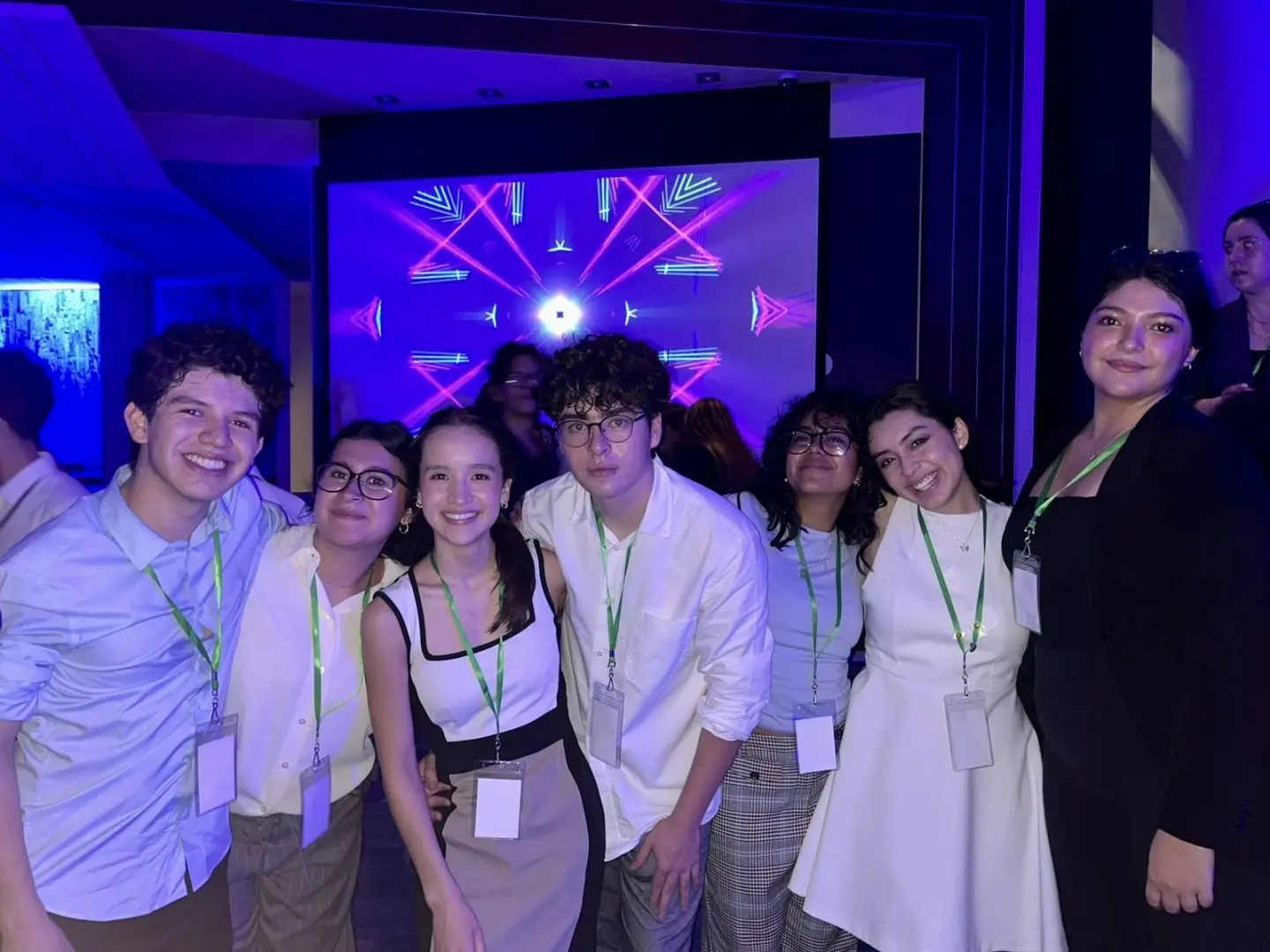 desiree junto a compañeros en Yalemun