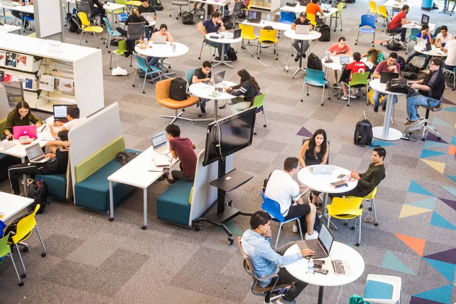 Los estudiantes pasarán más tiempo fuera del aula resolviendo retos.