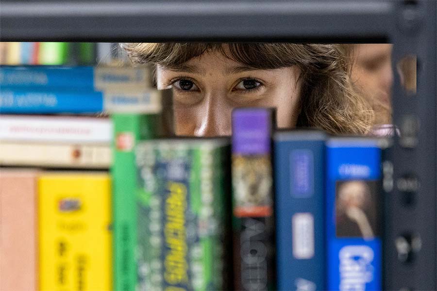 Montserrat Benavides, autora independiente y estudiante del Tec, ha publicado cuatro libros en ingl&eacute;s antes de cumplir los 20.