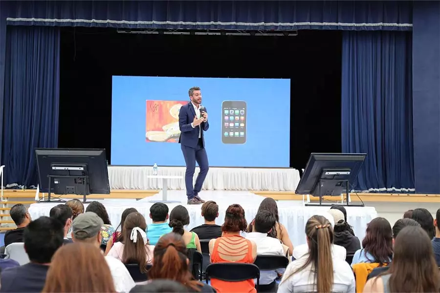 Conferencia “Emprendimiento a la financiera” con Moris Dieck