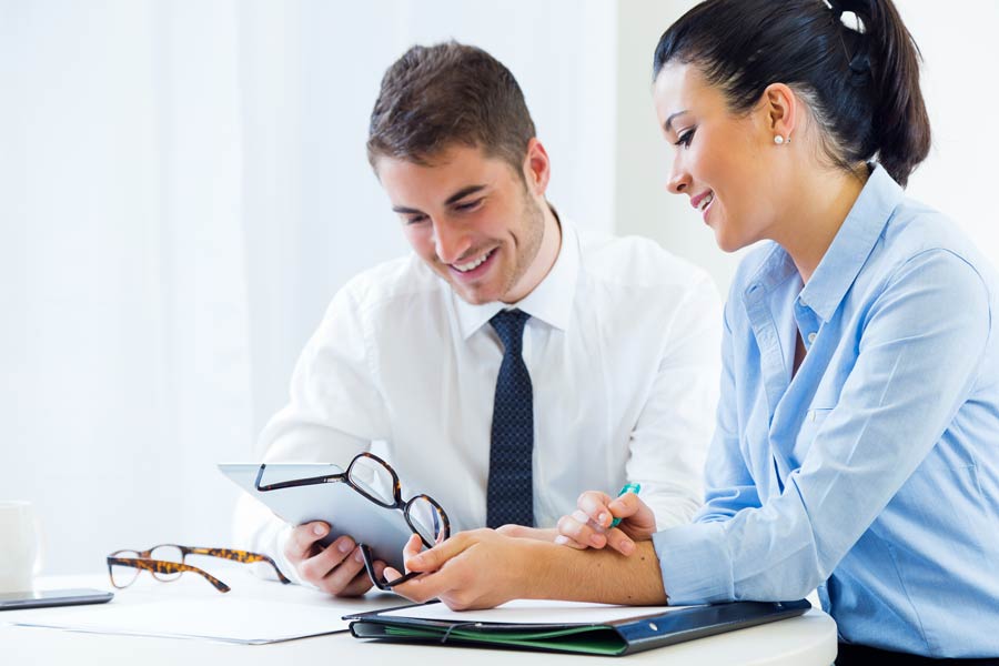 Mujer ejecutiva trabajando en equipo