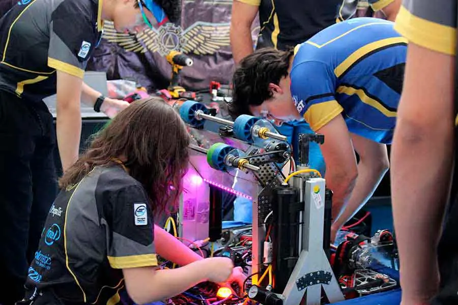 Obtienen pase a final de certamen de robótica. 