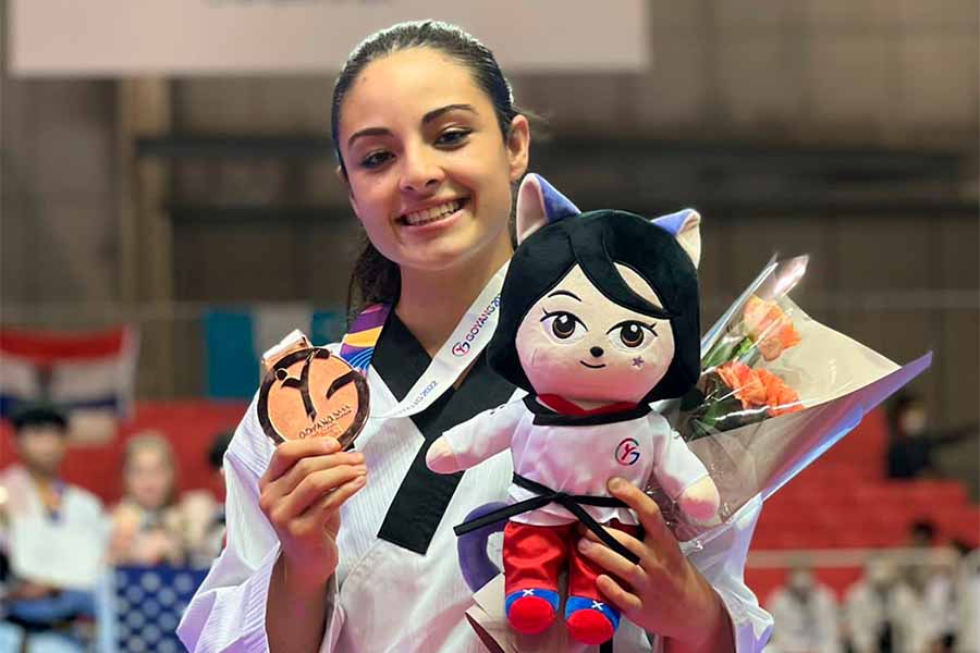 Entrega estudiante del Tec bronce a México en Mundial de Taekwondo