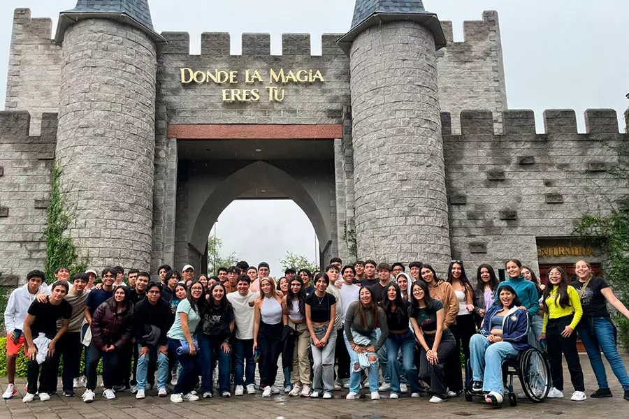 Estudiantes de Tec CEM en Mundo Imáyina.