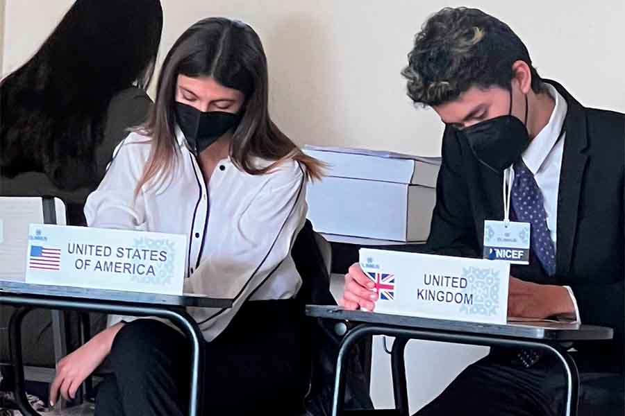 Estudiantes Tec Santa Fe reconocidos en debate bajo Modelo ONU