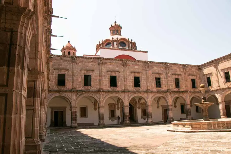 Centro cultural clavijero o palacio clavijero ubicado en Morelia, Michoac&aacute;n