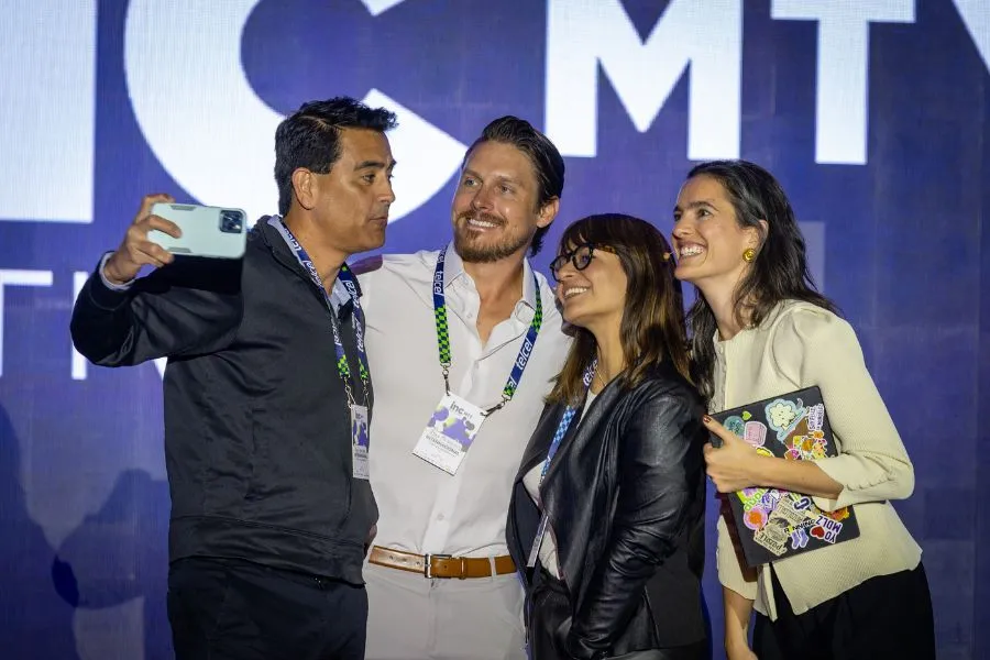 Panelistas panel incMTY 2026, moderado por Maca Riva