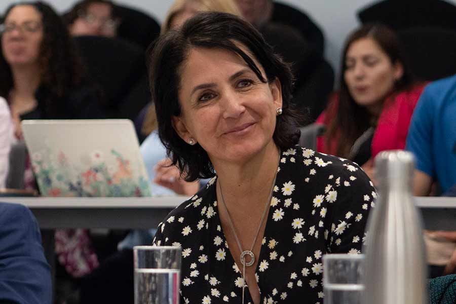 Edna Jaime inaugurando la Conferencia Anual de Ciencia Política