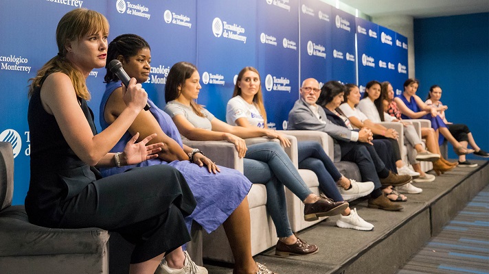 Panel mujeres en el deporte